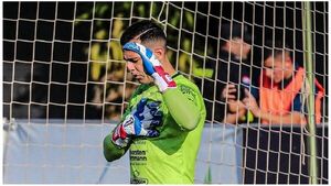 Héctor Espínola refuerza la portería alba