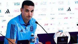 Scaloni molesto con preguntas sobre estado físico de De Paul y Di María