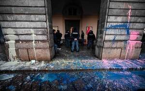 Ecologistas destrozan La Scala de Milán - Informatepy.com