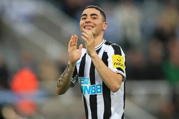 Sigue la racha: Miguel Almirón marcó un doblete en el amistoso del Newcastle - Fútbol Internacional - ABC Color