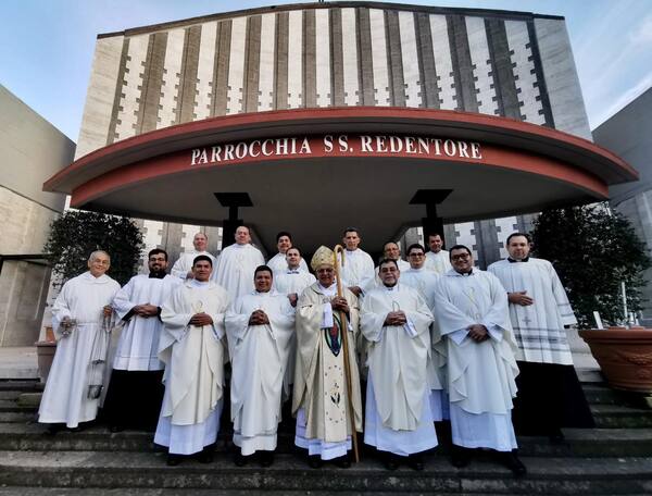 Diario HOY | Cardenal Martínez oficia misa por Caacupé en Roma