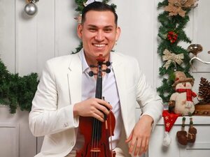El violinista Marcelo Cáceres reúne canciones navideñas en el álbum “Flor de coco” - Música - ABC Color