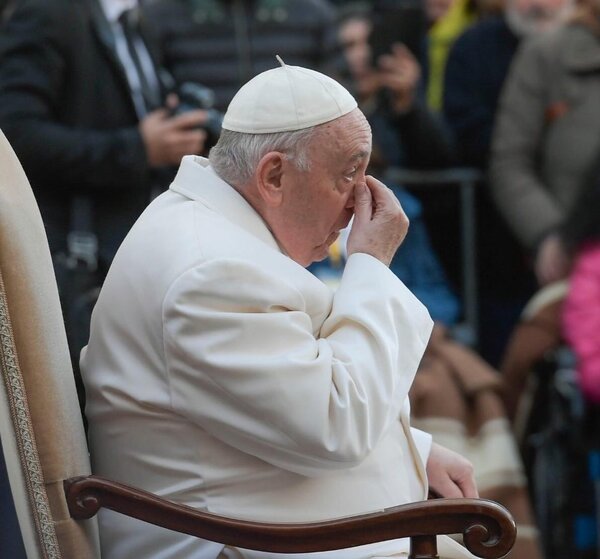 La emoción del Papa al pedir por víctimas de Ucrania durante celebración a la Virgen | 1000 Noticias