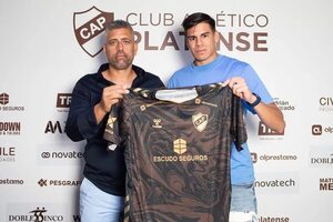 Miguel Jacquet firmó por un año y fue presentado en Platense - Fútbol Internacional - ABC Color