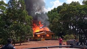 Puesto policial arde en llamas en Amambay