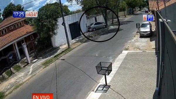 ¡Trágico! Colisión de automóvil contra un árbol se cobra la vida de una mujer - Paraguaype.com