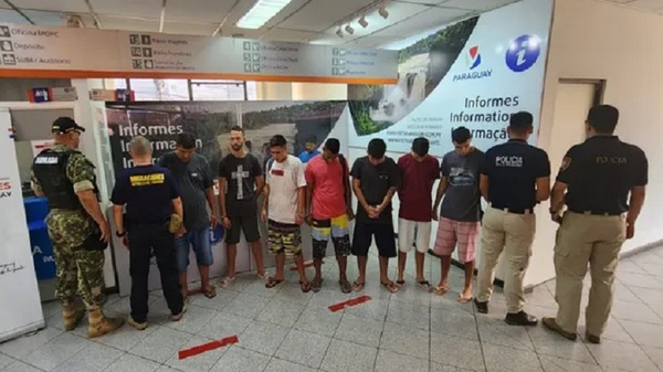 Expulsan del país a brasileños procesados por extorsión - Paraguaype.com