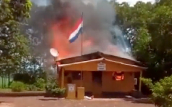 Fuego consume puesto policial de Capitán Bado - Noticiero Paraguay