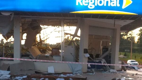 Asaltantes detonan un banco y rodean una comisaría en Itapúa