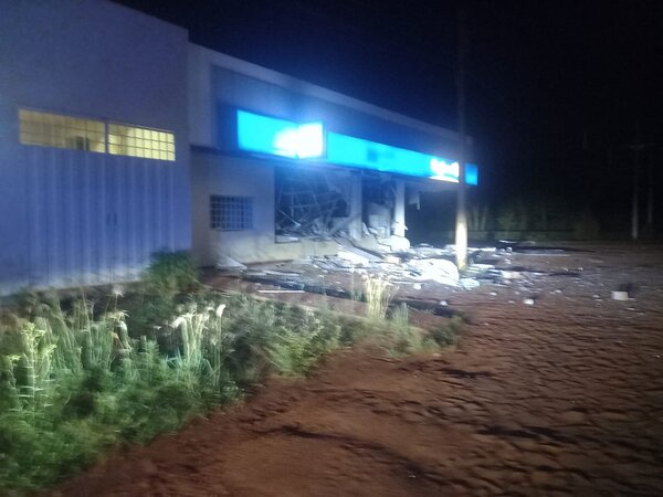 Diario HOY | Detonación de banco: Jefe policial se rindió ante personas con armas largas