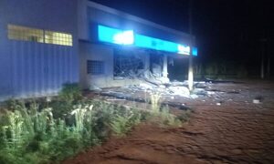 Detonan banco en Itapúa