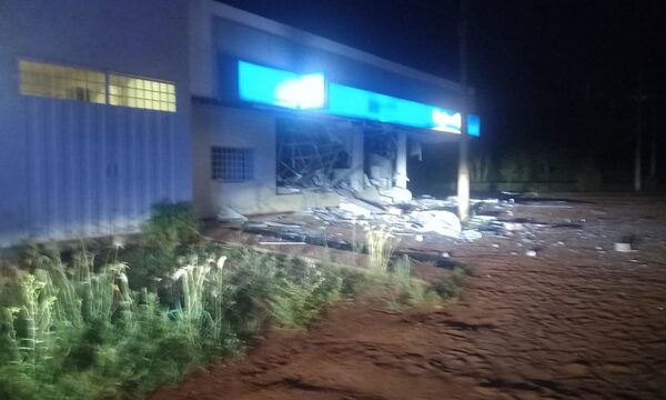 Detonan banco en Itapúa