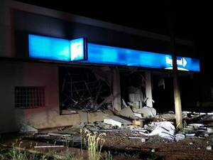 Asalto de película en Itapúa con explosivos en financiera y Comisaría rodeada | OnLivePy