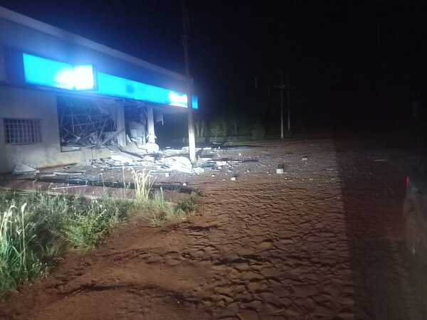 Destruyeron la única sucursal bancaria que había en Carlos Antonio López | 1000 Noticias