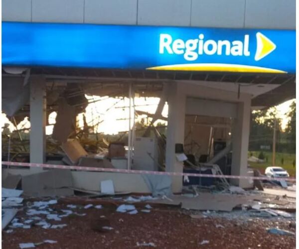 Destruyen sucursal bancaria con explosivos y se llevan dinero - La Clave