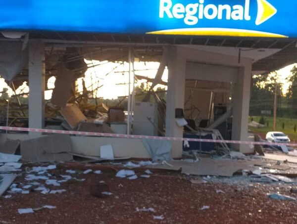 Asalto a banco en Itapúa: disparos despertaron a vecinos · Radio Monumental 1080 AM