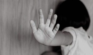 Adolescente fue abusada desde los 5 años por su padre, un pastor evangélico y la esposa del pastor - PDS RADIO
