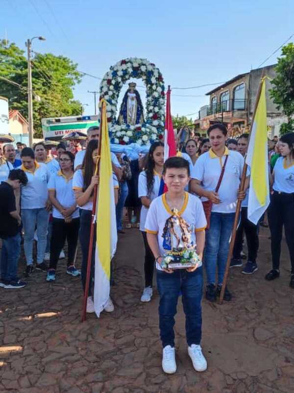 Devotos participaron de oficios en honor a la Virgen de Caacupé - La Clave