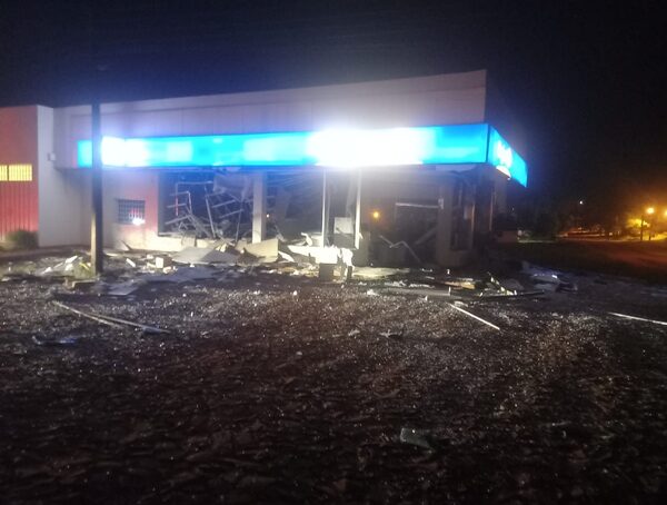 Más de 10 delincuentes habrían intervenido en el asalto a la sucursal bancaria · Radio Monumental 1080 AM