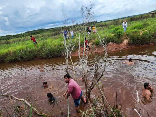 Tragedia en Caaguazú: Hermanos de 9 y 12 años fallecen ahogados en arroyo - trece