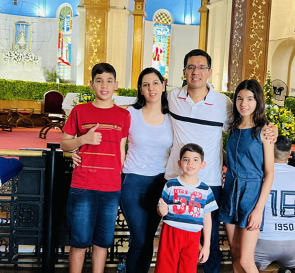 Landy Torres festeja su cumpleaños visitando a la Virgen de Caacupé | DIARIO PRIMERA PLANA
