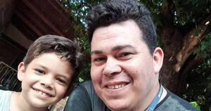 La Nación / Padre orgulloso de lucha de su hijo, pese a colección de “unos” en libreta escolar