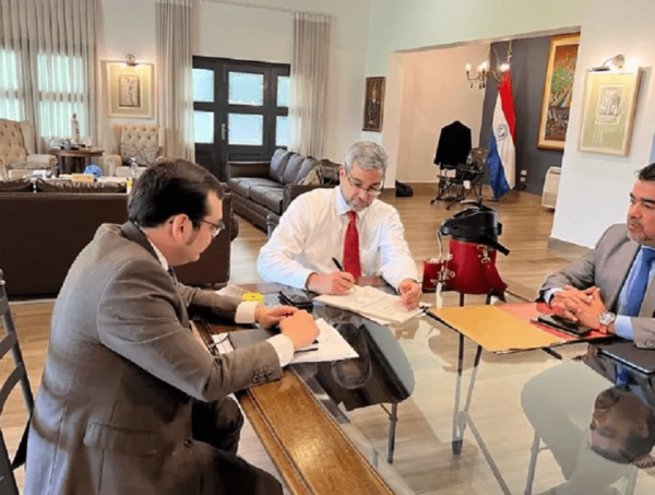 El Poder Ejecutivo promulga nueva ley de contrataciones públicas · Radio Monumental 1080 AM