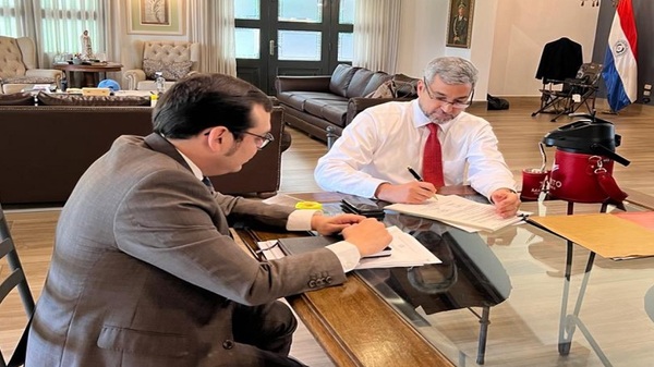 Poder Ejecutivo promulga ley que pretende mejorar la calidad de contrataciones públicas - Noticias Paraguay