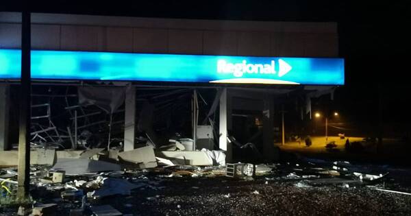 La Nación / Confirman que los delincuentes se llevaron casi la totalidad del dinero del banco en Itapúa