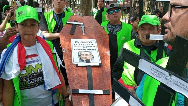 Ciudadanos autoconvocados piden la renuncia de Antonio Fretes - PDS RADIO