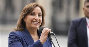 Primera presidenta de Perú gobernará sin apoyo parlamentario