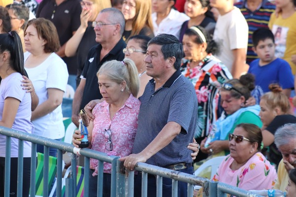 Feligreses se reencuentran para venerar a la Virgen de Caacupé - Revista PLUS