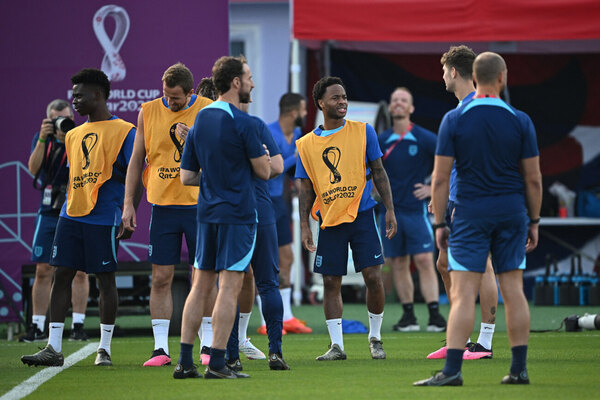 Raheem Sterling vuelve a entrenar con Inglaterra