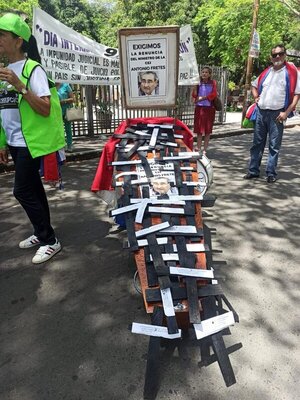 Movilización en contra de Antonio Fretes para exigir su renuncia o destitución