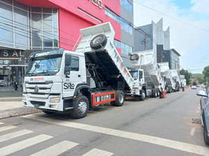 TIMBO Entregó cuatro camiones Sinotruk Howo 266 al Municipio de San Lorenzo