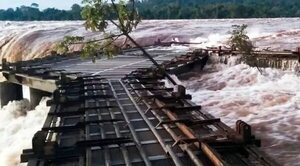 Cataratas del Iguazú: “Garganta del Diablo” sigue sin fecha de reapertura en el lado argentino - ABC en el Este - ABC Color