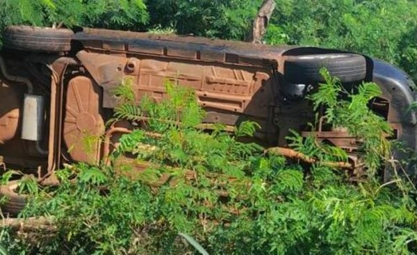 Volcó su camioneta, murió y lo dieron por desaparecido