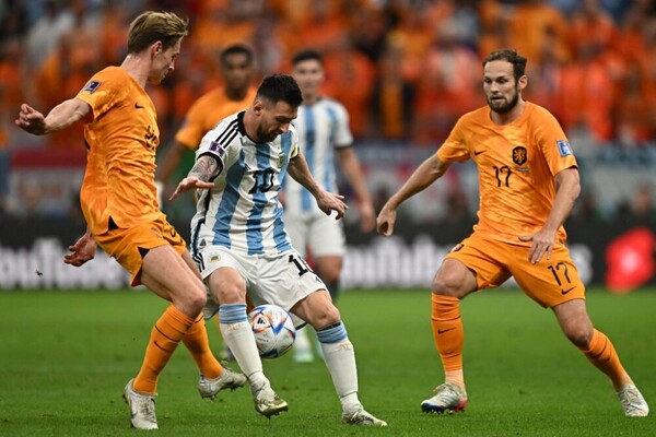 Argentina sufre pero llega a semifinales gracias a los penales | 1000 Noticias