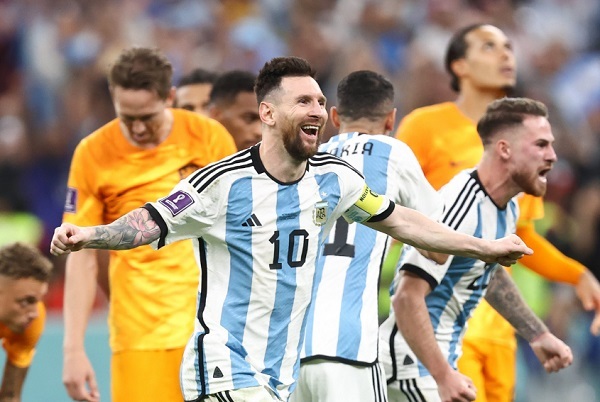 Argentina sufre al extremo, pero pasa en penales