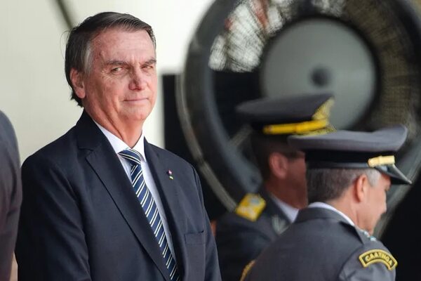 Bolsonaro reaparece, elogia a las Fuerzas Armadas y pide unión contra Lula - Mundo - ABC Color