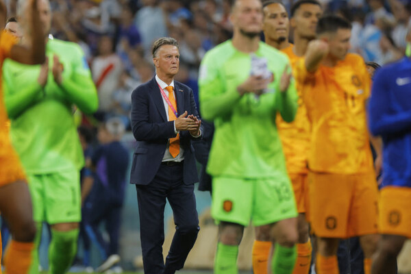 'Perder en penales es tener muy mala suerte', dice Van Gaal y se despide de la selección