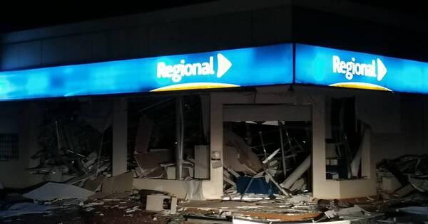 La Nación / Atacaron banco con explosivos y rodearon comisaría en Itapúa
