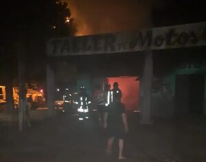 Incendio consume un taller de motos en Hernandarias - ABC en el Este - ABC Color