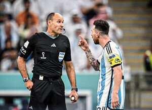 “¿Qué mirás, bobo?”, enojo de Messi tras triunfo contra Países Bajos, con fuertes críticas a la FIFA y Van Gaal | 1000 Noticias