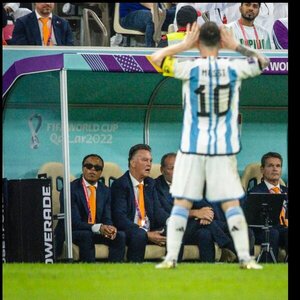 “¿Qué mirás, bobo?”, enojo de Messi tras triunfo contra Países Bajos, con fuertes críticas a la FIFA y Van Gaal