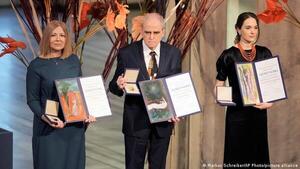 Activistas atacan a Rusia en ceremonia de entrega del Nobel