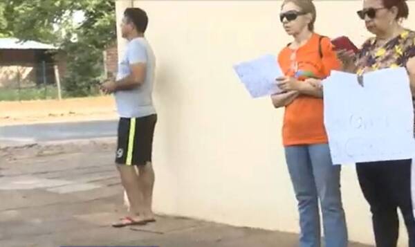 Vecinos de San Antonio salen a reclamar falta de agua ante ola de calor
