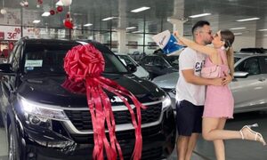 ¡Exmiss mundo feliz con su primer OKM, lo celebró con un chape!