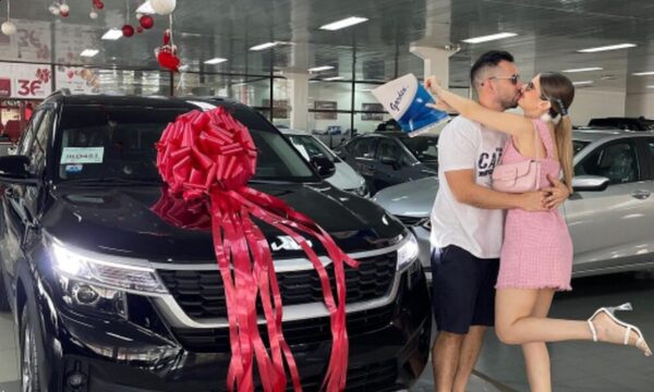 ¡Exmiss mundo feliz con su primer OKM, lo celebró con un chape!