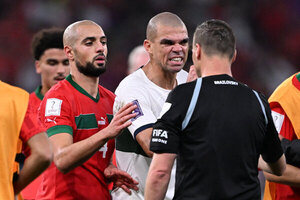 Pepe cuestionó duramente al árbitro argentino Facundo Tello